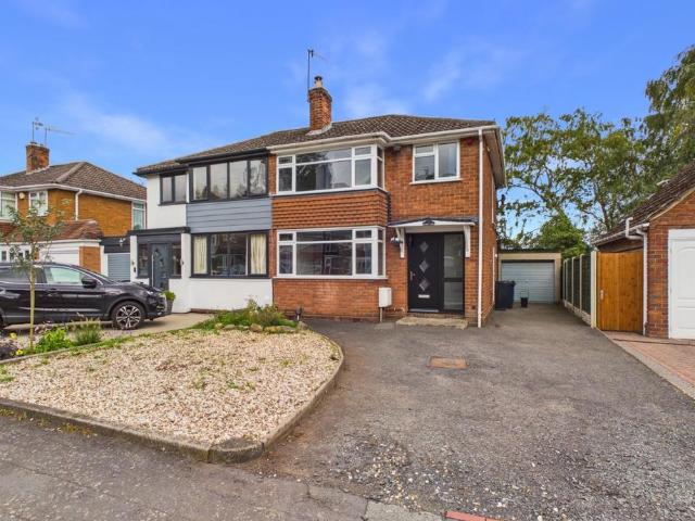 Richmond Grove, Stourbridge, West. 3 bed semi detached house to rent £1,250 pcm £288 pw