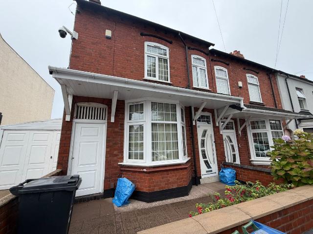 Richmond Hill, Oldbury B68, 3 bed semi detached house to rent, £1,400 pcm | PrimeLocation
