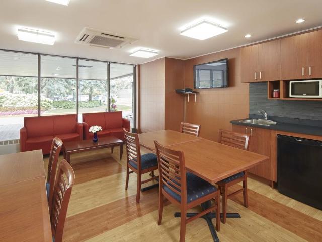Richmond Hill Apartments 1 Bedroom Apartment for Rent at 15 Baif Blvd, Richmond Hill, ON L4C 5N7 North Richvale