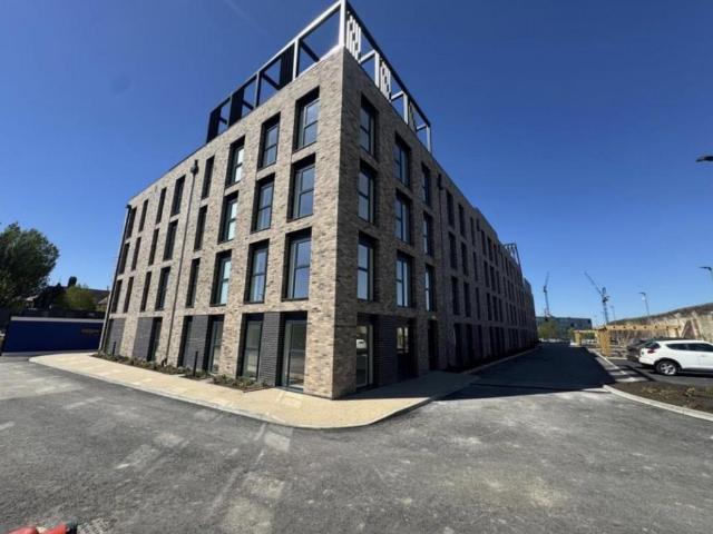 Richmond Hill Approach, LEEDS 2 bed apartment to rent £1,050 pcm £242 pw