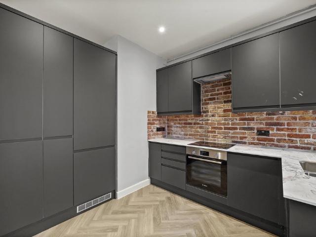 Richmond Hill, Bournemouth, 3 bed flat to rent £1,750 pcm £404 pw