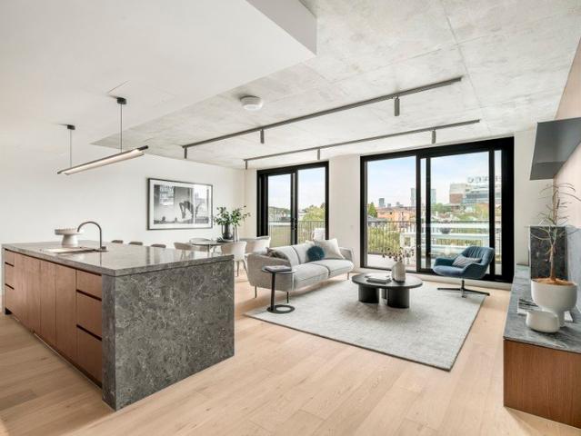 Richmond Hill penthouse with scintillating city views