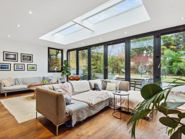 Richmond Hill, Richmond, Surrey, TW10 4 bed apartment to rent £7,250 pcm £1,673 pw