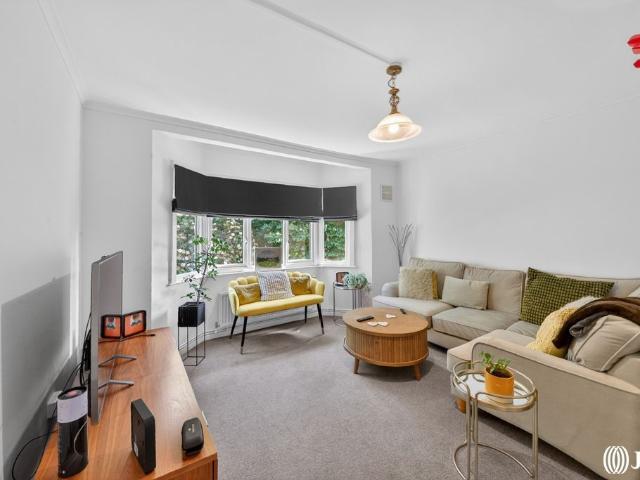 Richmond Hill, Richmond TW10, 3 bed flat to rent, £3,000 pcm | PrimeLocation