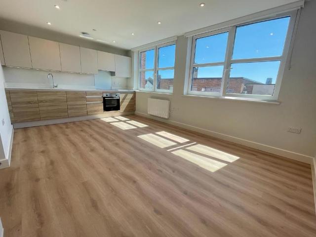 Richmond House, 23 31 Richmond Hill. 2 bed flat to rent £1,325 pcm £306 pw