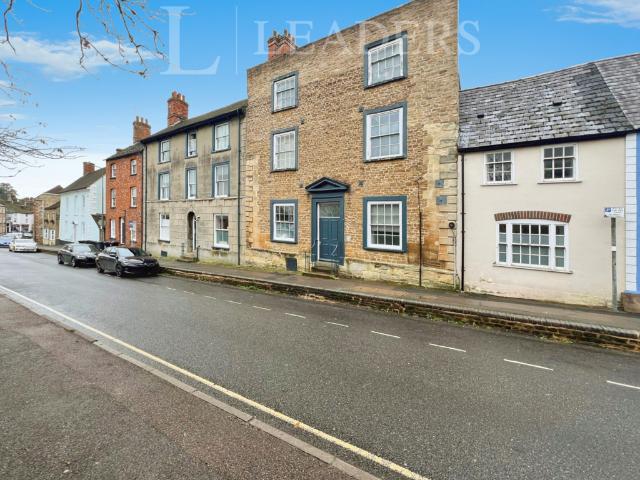 Richmond House, Marlborough Street, SN7 1 bed flat to rent £900 pcm £208 pw