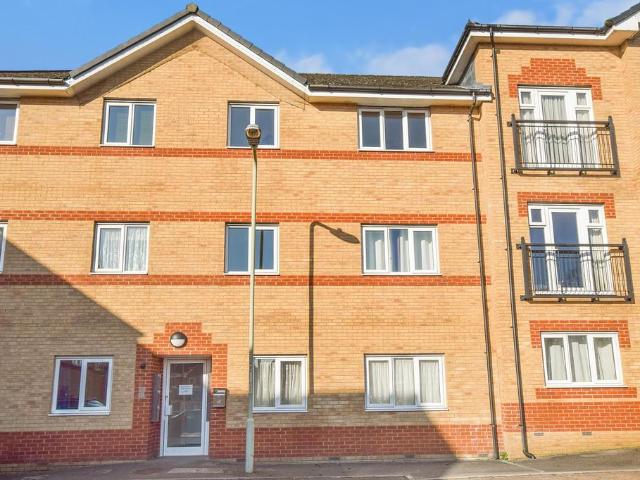 Richmond Meech Drive, Ashford, Kent. 2 bed flat to rent £1,000 pcm £231 pw