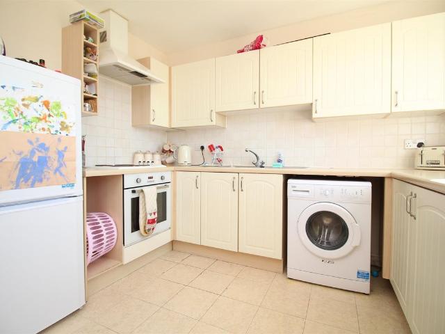 Richmond Meech Drive, Kennington, Ashford TN24, 2 bed flat to rent, £1,100 pcm | PrimeLocation