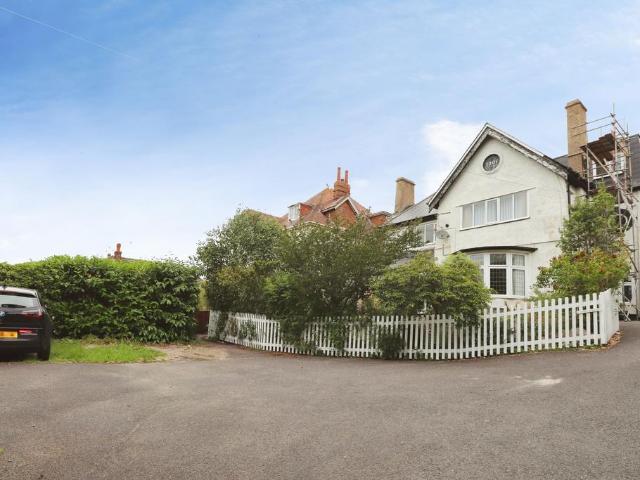 Richmond Park Avenue, Bournemouth BH8 1 bed flat to rent £1,000 pcm £231 pw
