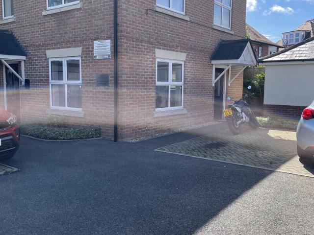 Richmond Park Road, Bournemouth BH8 2 bed flat to rent £1,250 pcm £288 pw