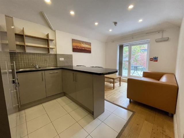 Richmond Road, Cardiff 1 bed apartment to rent £1,050 pcm £242 pw