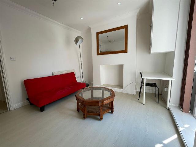 Richmond Road, Cardiff CF24, 1 bed flat to rent, £775 pcm | PrimeLocation