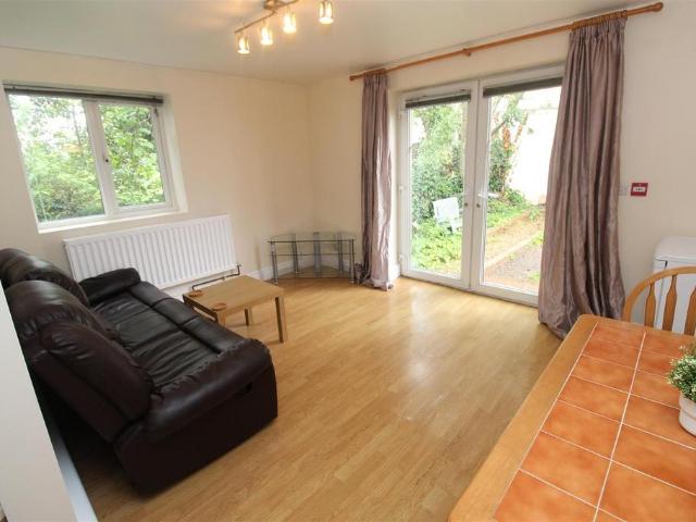 Richmond road, Cardiff CF24 2 bed flat to rent £1,275 pcm £294 pw