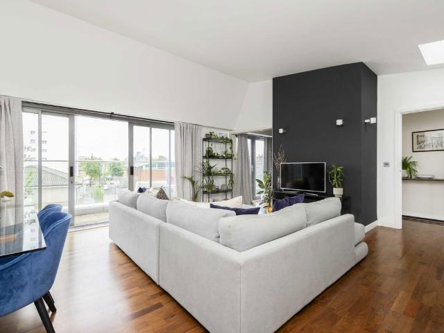 Richmond Road, Dalston E8, 3 bed flat to rent, £4,250 pcm | PrimeLocation