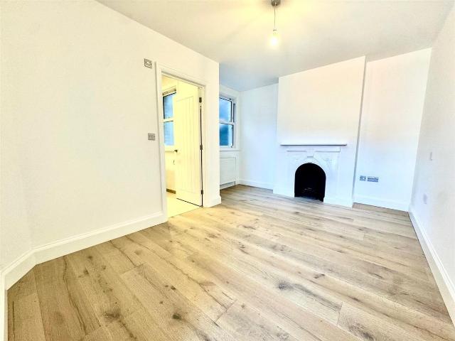 Richmond Road, East Twickenham TW1, 1 bed flat to rent, £1,900 pcm | PrimeLocation