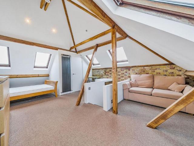 Richmond Road, Ham, Kingston upon. 3 bed maisonette to rent £2,500 pcm £577 pw