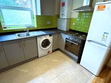 Richmond Road, Ilford IG1, 3 bed flat to rent, £2,100 pcm | PrimeLocation