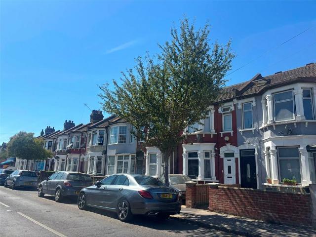 Richmond Road, Ilford IG1 4 bed terraced house to rent £2,500 pcm £577 pw