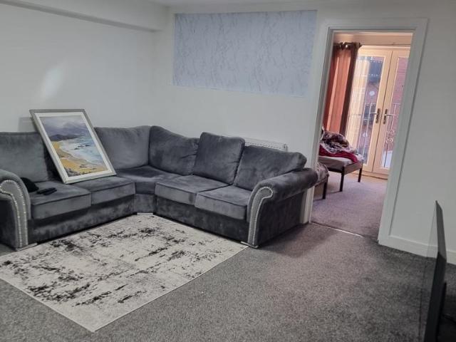 Richmond Road, Isleworth TW7 2 bed flat to rent £2,000 pcm £462 pw