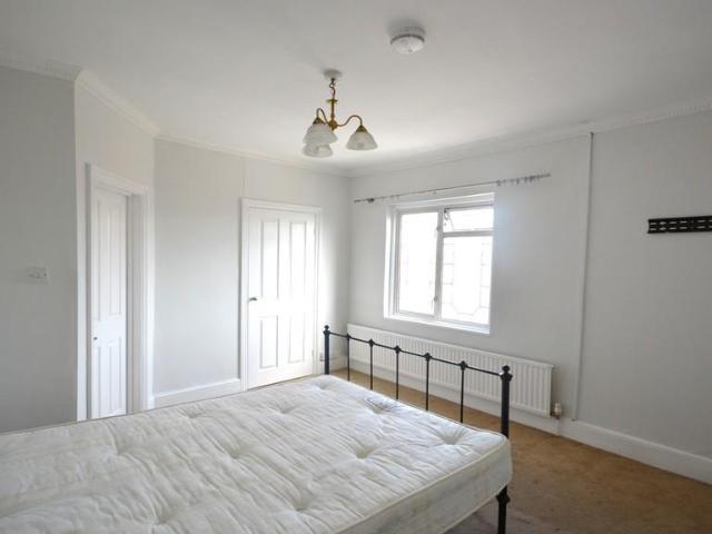 Richmond Road, Kingston Upon Thames Flat share to rent £1,200 pcm £277 pw