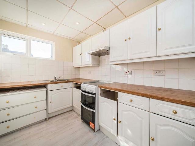 Richmond Road, Kingston Upon Thames KT2 4 bed maisonette to rent £2,600 pcm £600 pw