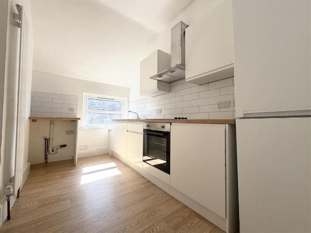 Richmond Road, Kingston Upon Thames KT2, 2 bed flat to rent, £1,850 pcm | PrimeLocation