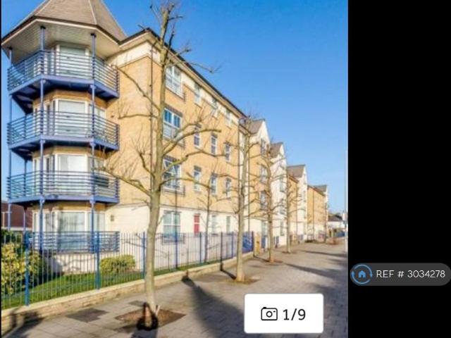 Richmond Road, Kingston Upon Thames, KT2 2 bed flat to rent £2,150 pcm £496 pw