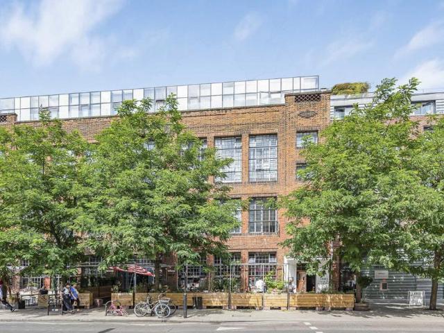 Richmond Road, London E8 2 bed flat to rent £3,000 pcm £692 pw