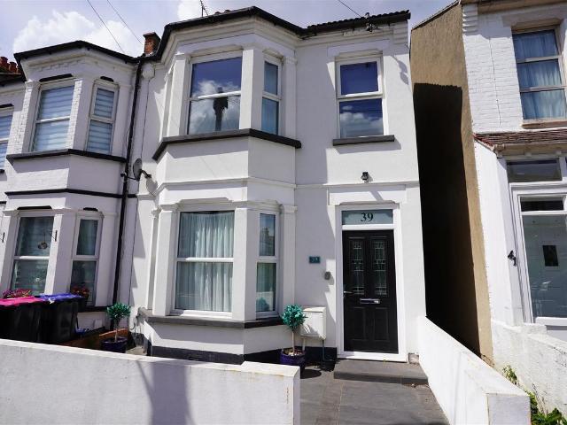 Richmond Street, Southend On Sea SS2, 3 bed end terrace house to rent, £1,795 pcm | PrimeLocation