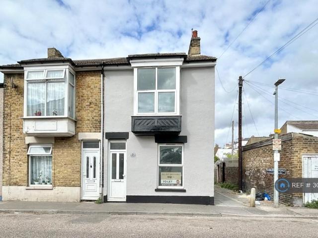 Richmond Street, Sheerness, ME12 3 bed semi detached house to rent £1,350 pcm £312 pw