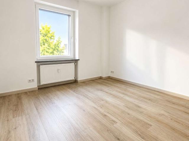 Richtig schick renoviert im Hochparterre mit EBK