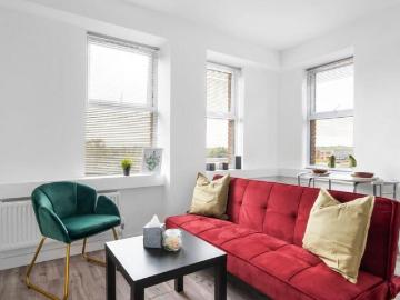 Rickfords Hill, Aylesbury. 1 bed flat to rent £1,050 pcm £242 pw