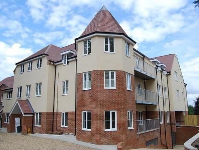 Rickmansworth Road, Chorleywood WD3, 2 bed flat to rent, £1,850 pcm | PrimeLocation