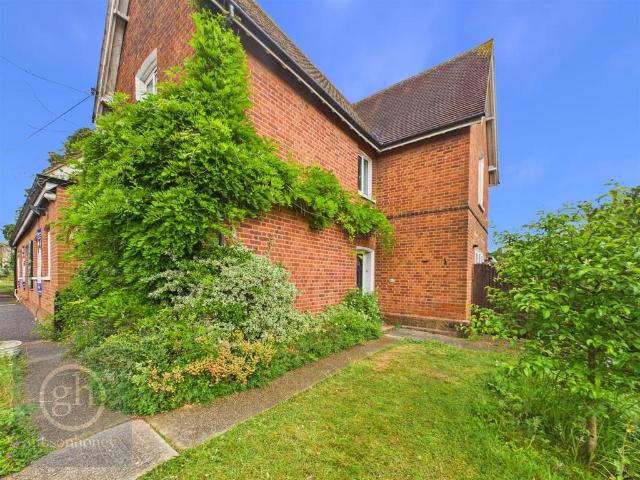 Rickmansworth Road, Northwood HA6 3 bed house to rent £2,150 pcm £496 pw