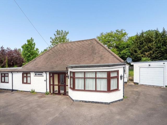 Rickmansworth Road, Pinner HA5, 3 bed bungalow to rent, £2,950 pcm | PrimeLocation