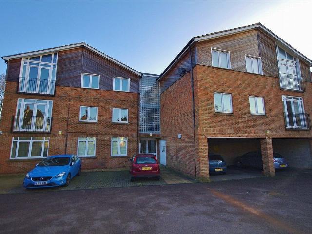 Rickmansworth Road, Watford WD18, 2 bed flat to rent, £1,650 pcm | PrimeLocation