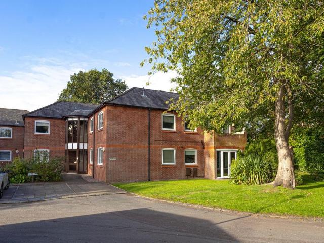 Riddings Court, Morris Park, CW8 2 bed flat to rent £950 pcm £219 pw