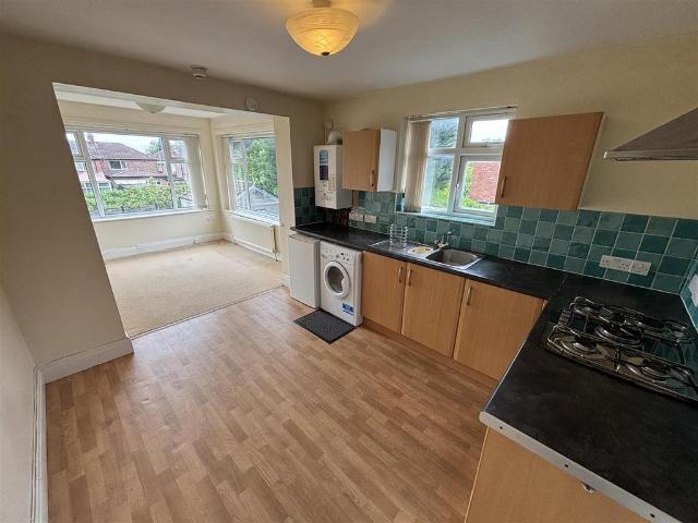 Riddings Road, Timperley, Altrincham 3 bed flat to rent £1,150 pcm £265 pw