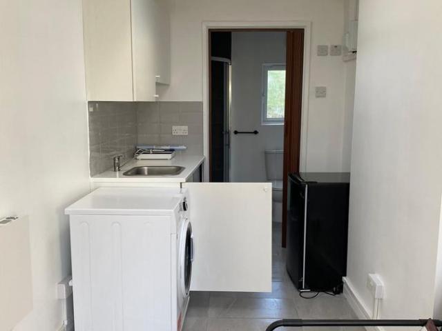 Riddlesdown Road, Purley CR8, Studio to rent, £900 pcm | PrimeLocation