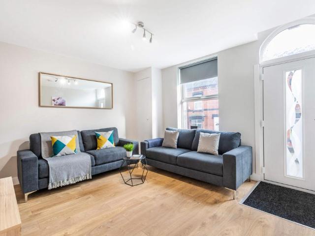 Rider Road, Leeds LS6 5 bed house to rent £3,033 pcm £700 pw