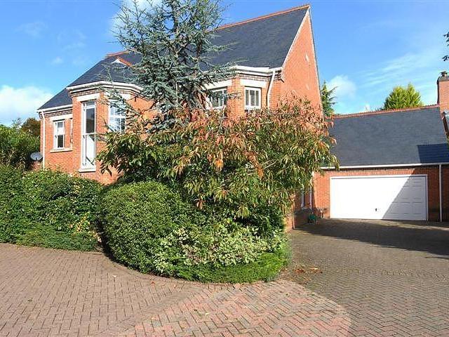 Ridge Way, Virginia Water, Surrey GU25 5 bed detached house to rent £6,500 pcm £1,500 pw