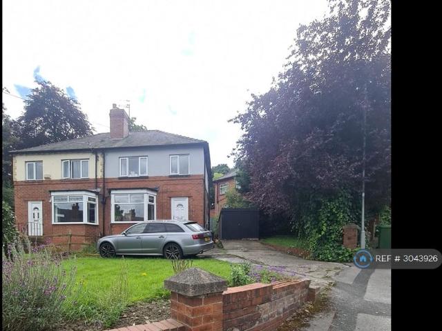 Ridge Grove, Leeds, LS7 3 bed semi detached house to rent £1,400 pcm £323 pw