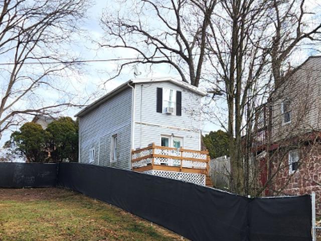 Ridge St
