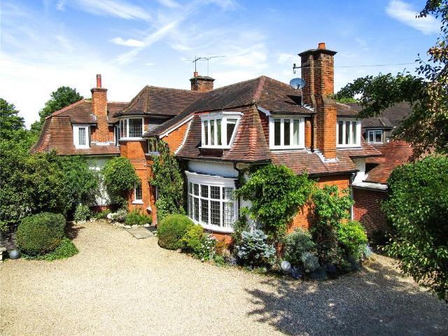 Ridgemount Road, Sunningdale. 4 bed detached house to rent £7,950 pcm £1,835 pw