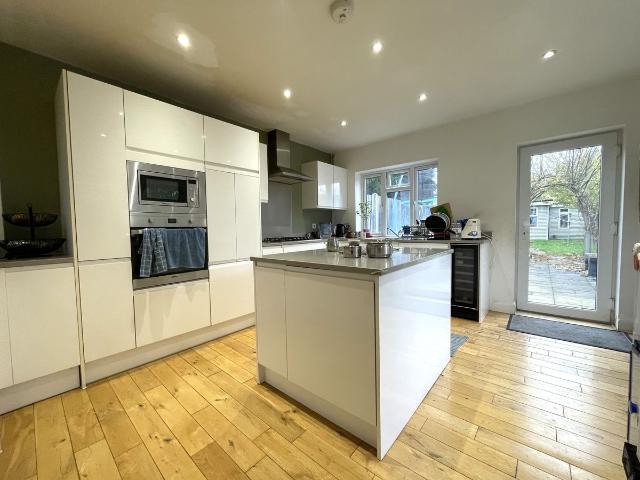 Ridgehurst Avenue, Watford WD25, 4 bed property to rent, £3,000 pcm | PrimeLocation