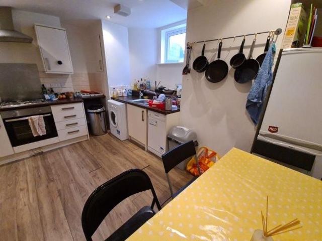 Ridgeway Terrace Delph Lane, Leeds 6 bed house to rent £3,172 pcm £732 pw