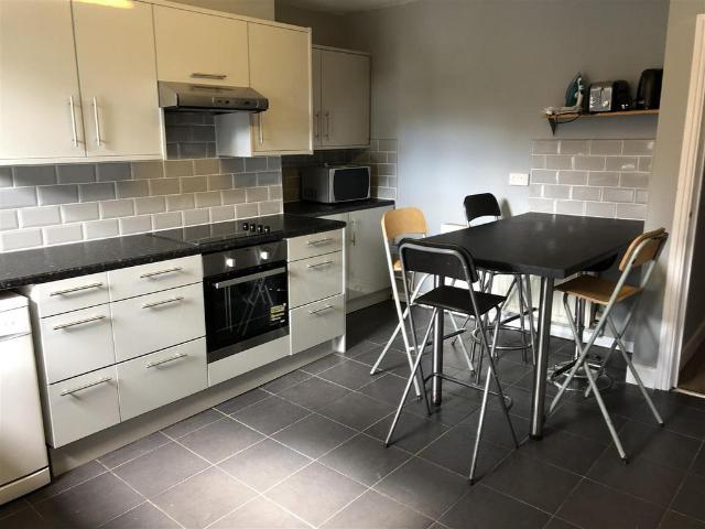 Ridgeway Terrace, Woodhouse, Leeds. 5 bed terraced house to rent £2,340 pcm £540 pw