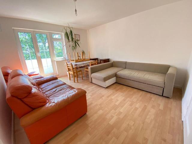 Ridgeway Court The Ridgeway. 2 bed flat to rent £1,750 pcm £404 pw