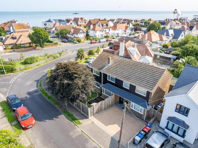 Ridgeway Cliff, Herne Bay, Kent, CT6 5 bed detached house to rent £2,295 pcm £530 pw