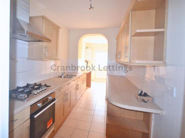 Ridgeway Gardens, IG4 3 bed terraced house to rent £2,400 pcm £554 pw